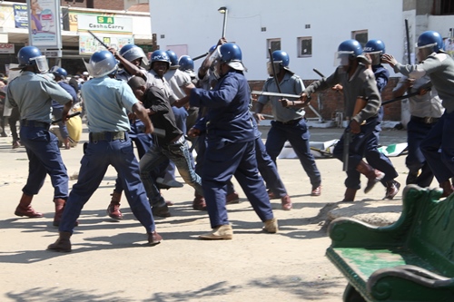 Anti-Mugabe protests turn violent in capital Harare