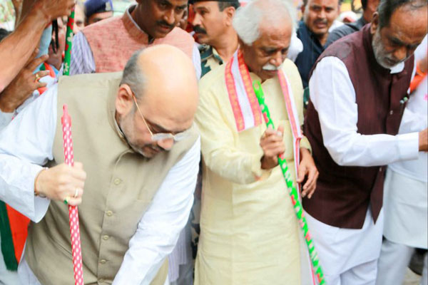 Amit Shah takes part in ‘Swachh Bharat’ programme to mark Modi’s birthday