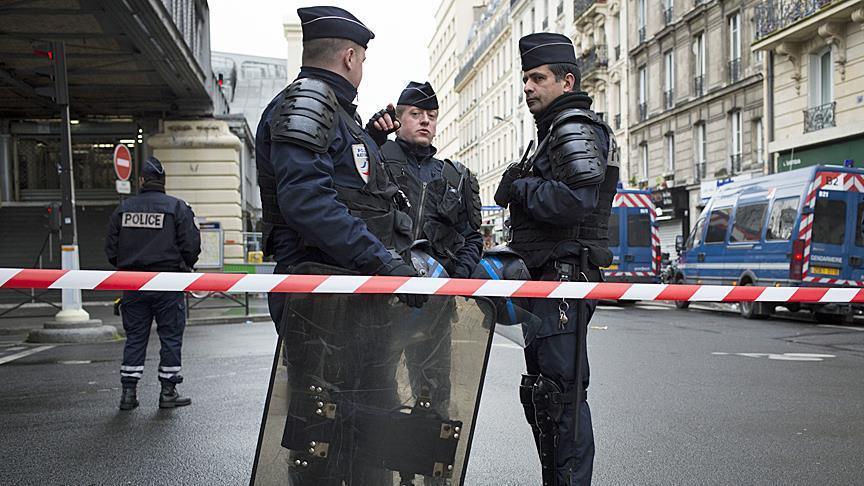 France 4 arrested over gas cylinders in car in Paris