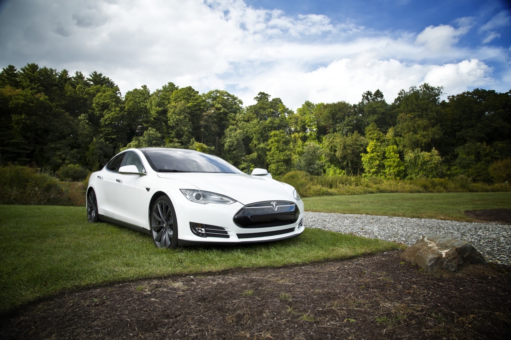 High Speed Car Accident — Tesla Model S Catches Fire