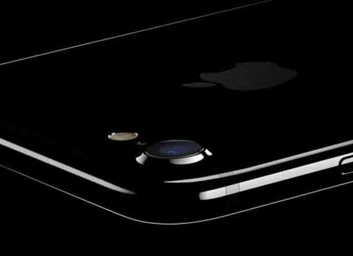 iPhone 7 solid-state home button works on capacitive touch, gloved users beware