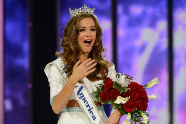 Miss Arkansas Savvy Shields Crowned Miss America 2017