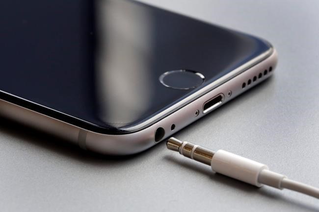 Apple Rumor: iPhone 7 Won't Have A Headphone Jack