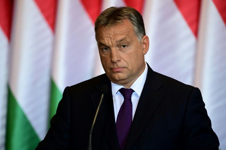 Hungary seeks to ban'group resettlement of migrants