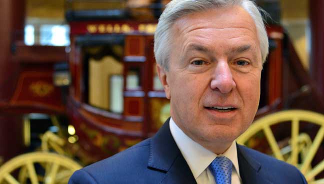 Wells Fargo CEO John Stumpf shouldn't resign, former FDIC Chair Sheila Bair says