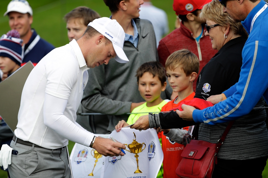 Willett signs autographs for fans during practice on Sept