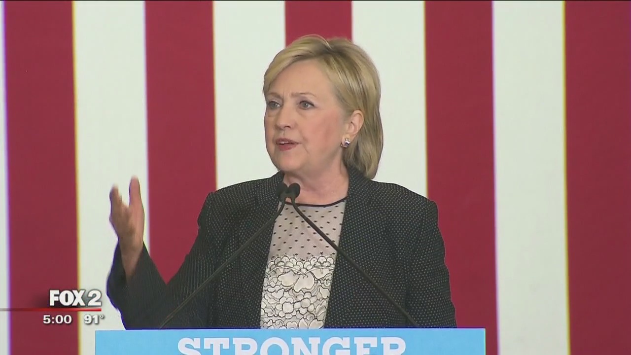 Hillary Clinton campaigns at Kent State University