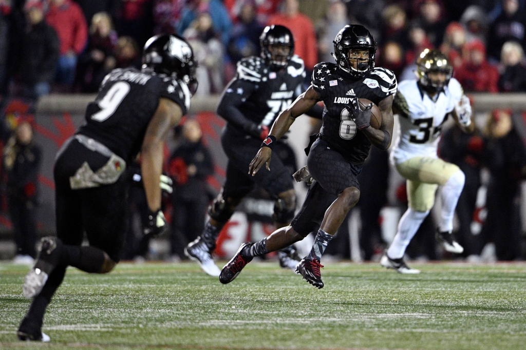 Lamar Jackson takes off against Wake Forest		Jamie Rhodes-USA TODAY Sports