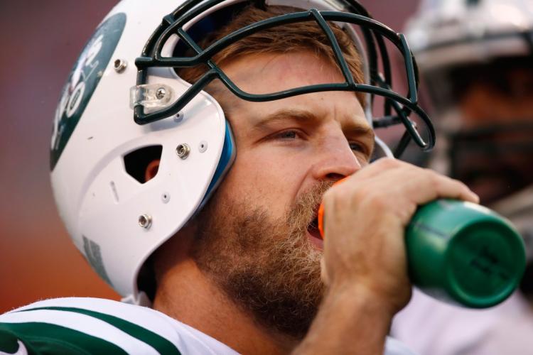 Ryan Fitzpatrick drew criticism from an ex Jets QB for his first-half performance against the Browns