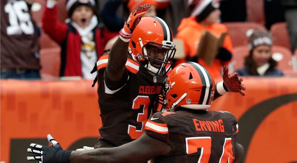 Winless Browns earn first lead since Nov. 10, hold 17-10 halftime edge over Chargers