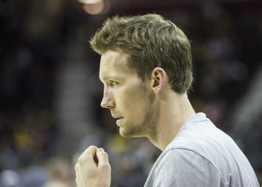 Cleveland Cavaliers&#039 Mike Dunleavy warms up before an NBA basketball game against the Toronto Raptors in Cleveland Tuesday Nov. 15 2016