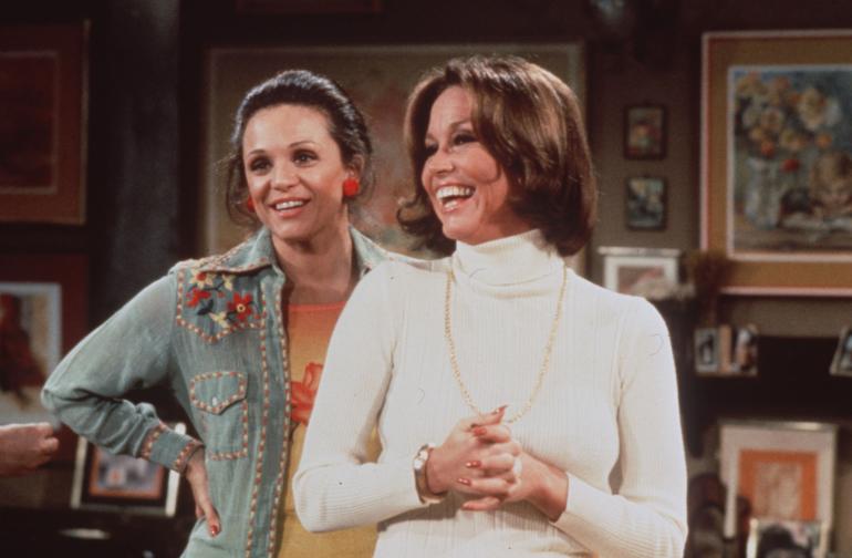 How Mary Tyler Moore & Her 'Groundbreaking' Show Inspired Joan Jett