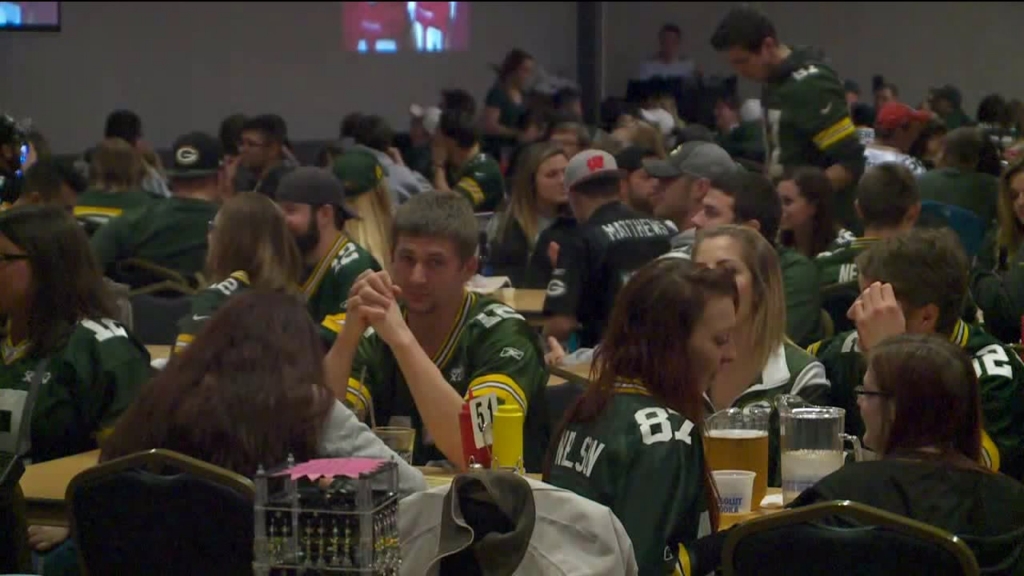 Packers fans watch NFC Championship Game at Stadium View Bar & Grill