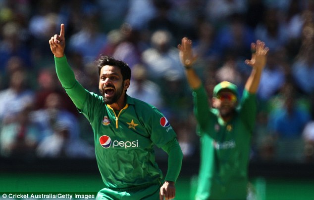 Pakistan defeated Australia by six wickets in the second one-day international in Melbourne