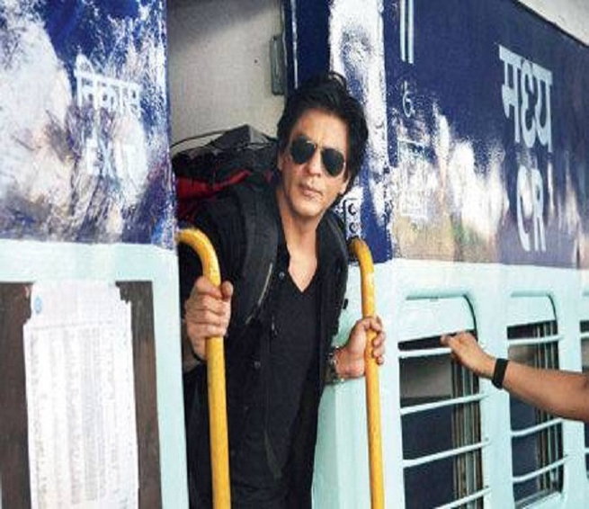 Shah Rukh Khan to Travel from Mumbai to Delhi in a Train! entertainmentbollywood news in English