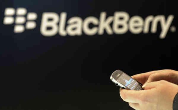 BlackBerry has unveiled a new smartphone that combines a touchscreen with a physical keyboard