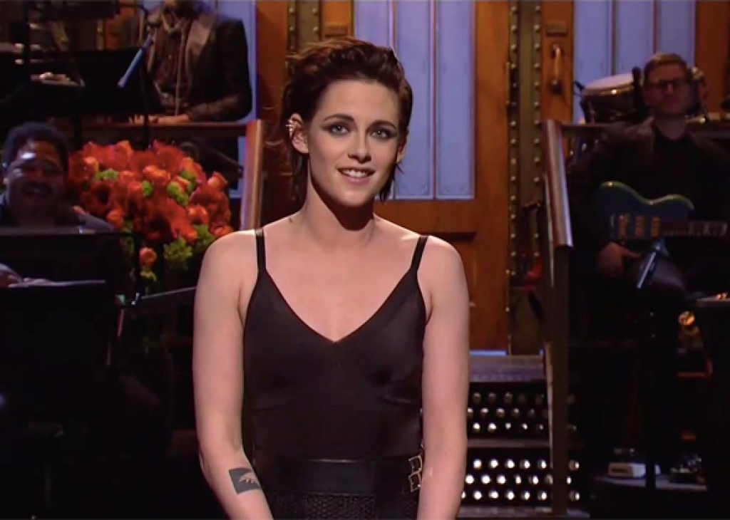 Kristen Stewart Brings Up Trump's Old Tweets About Her, Robert Pattinson in 'SNL' Monologue