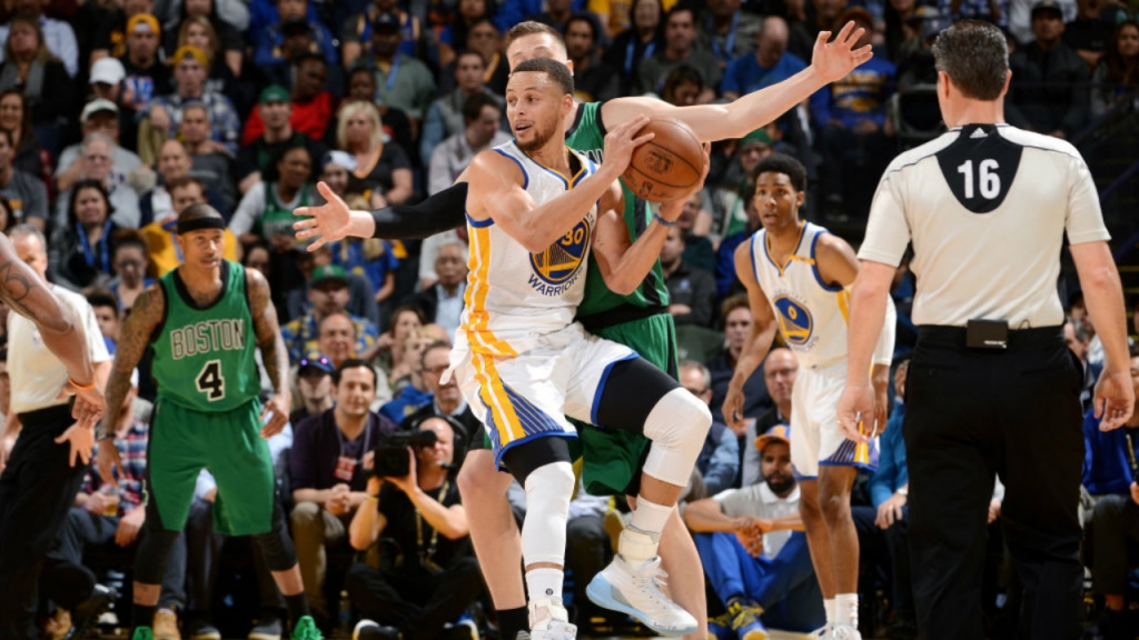 Fourth-quarter issues sting Warriors again                                   
          NBA