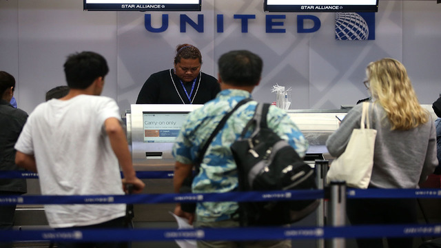 United Airlines in Twitter trouble over dress code rules