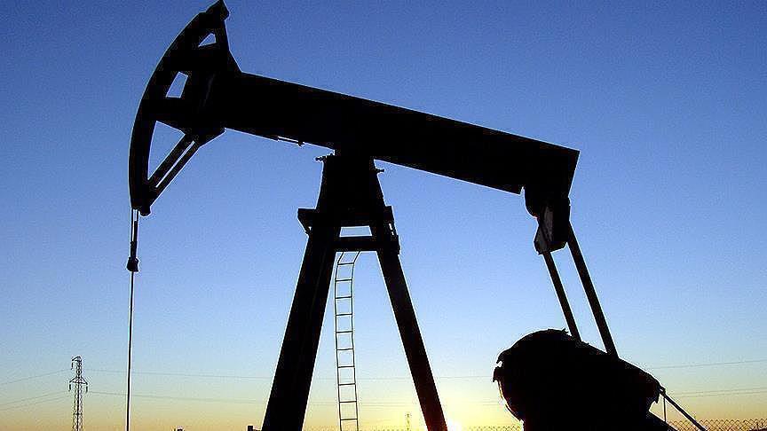 With rising US inventories oil prices hit 4-month lows