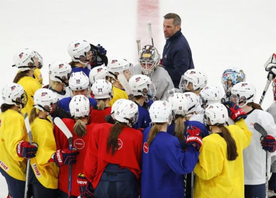 United States coach Robb Stauber top center talks