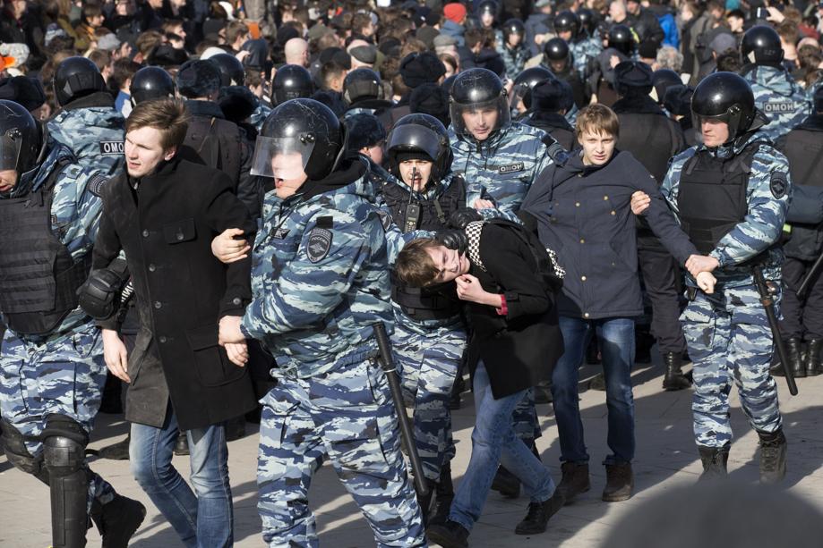 The Latest EU calls on Russia to release demonstrators