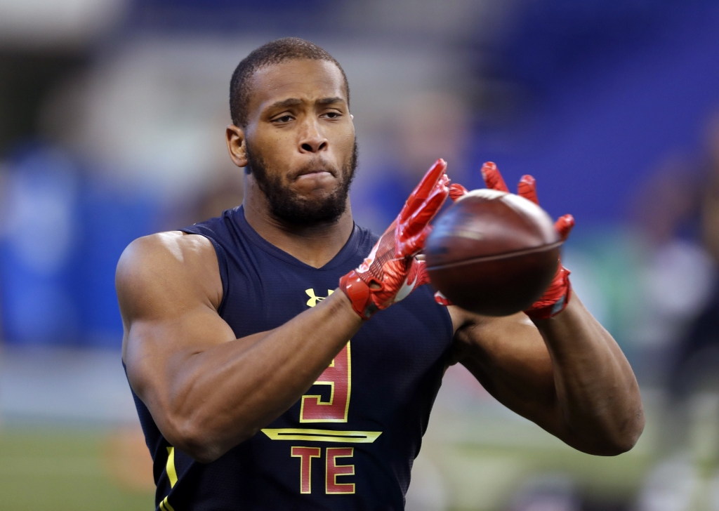 Mar 4 2017 Indianapolis IN USA Alabama Crimson Tide tight end O.J. Howard goes through workout drills during the 2017 NFL Combine at Lucas Oil Stadium. Mandatory Credit Brian Spurlock-USA TODAY Sports