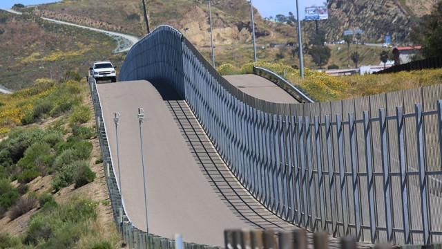 No Congress members along Mexico border support funding Trump's wall