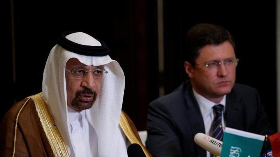 Russia, Saudi agree to extend oil output cuts until March 2018