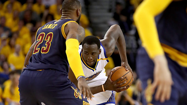 Curry Durant help Warriors rout Cavs in Game 1