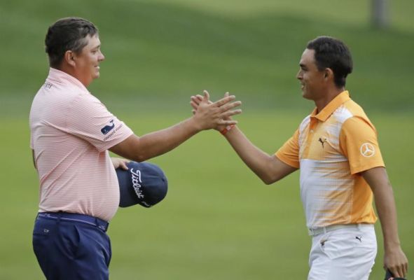 Jason Dufner left is congratulated by Rickie Fowler