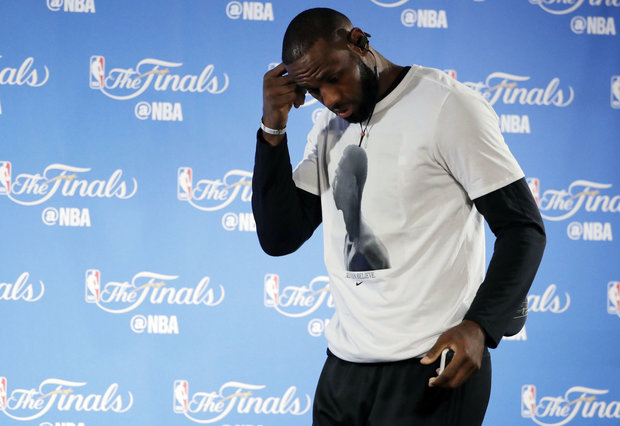 Cleveland Cavaliers Le Bron James walks up to the podium before answering questions about the racist graffiti at his Los Angeles home