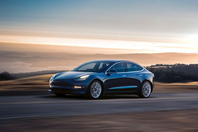 Tesla Unveils $35000 Model 3 Sedan