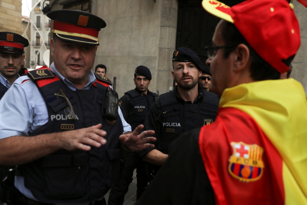 Pro-independence Catalans hold large rally ahead of referendum