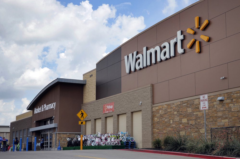 Wal-Mart promises 30-second returns in stores, as Amazon tries to catch up