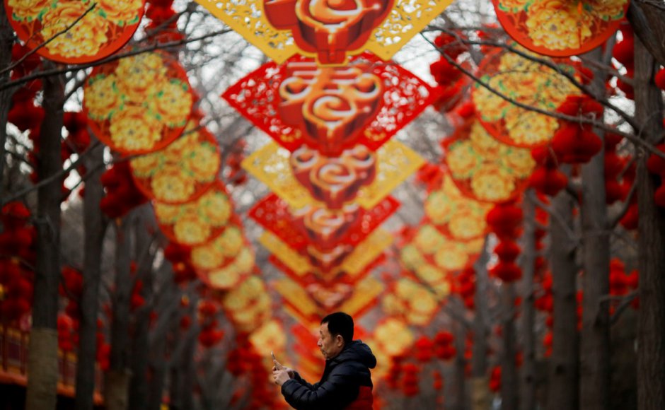 T114501Z_1575901188_RC1A44243460_RTRMADP_3_LUNAR-NEWYEAR-CHINA-940x580