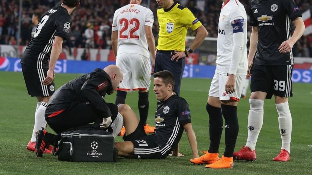 Manchester United injury news Jose Mourinho gives update on Ander Herrera's injury