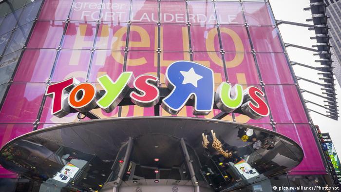 Toys R Us storefront