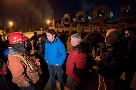 Trudeau discussed with the trump of duty (PHOTOS)