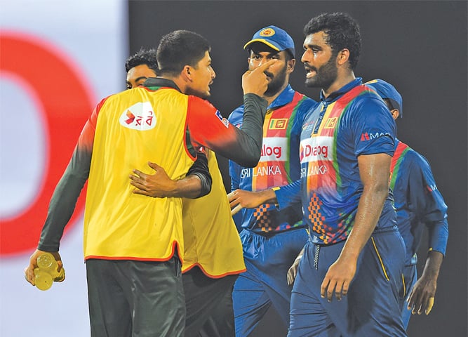 COLOMBO Bangladesh cricketer Nurul Hasan exchanges words with Sri Lankan skipper Thisara Perera during the tri-nation Nidahas Trophy Twenty20 match at the R. Premadasa Stadium on Friday night.—AFP