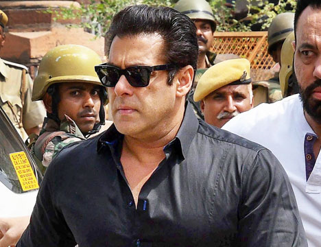 Salman Khan arrives at the Jodhpur court