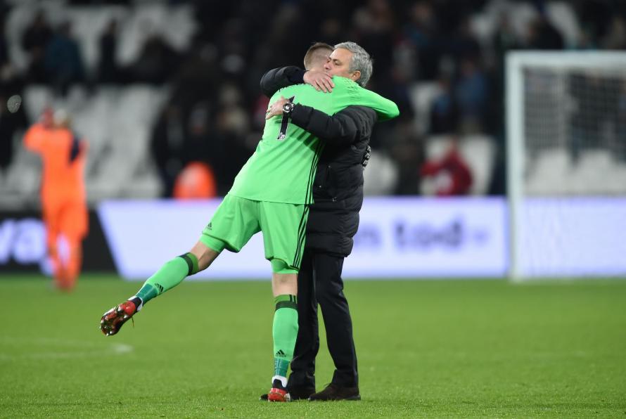 Jose Mourinho Defends David de Gea Following The Keeper's Fumble