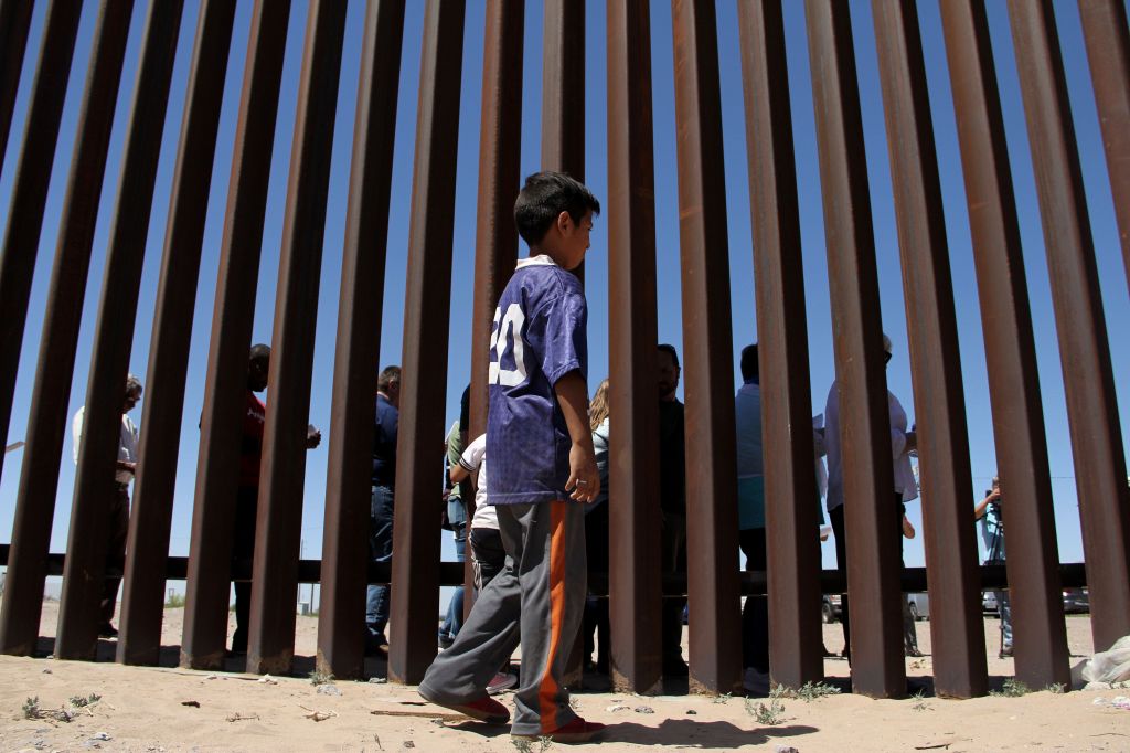 New GOP plan: Hold kids longer at border — but with parents