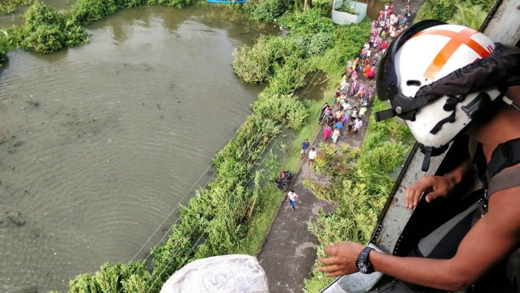 Rescuers plead for help as thousands stranded in flooded Kerala