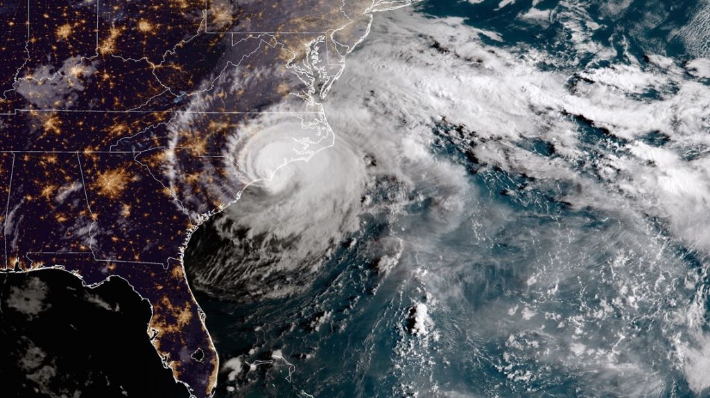 S Hurricane Florence lashes the Carolinas