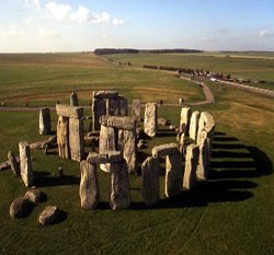 Enjoy the Sights and Sounds of Stone and Bronze Ages through Stonehenge tour