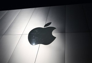 FILE: Apple To Report Quarterly Earnings