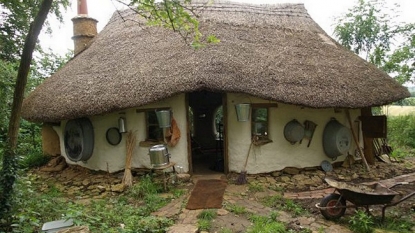 Get a Hobbit-style eco-friendly house for just £150