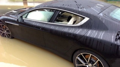 Man proves that you can’t drive over street flood even with your luxurious car