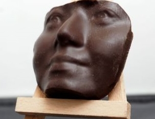 Create your own chocolate face using the 3D food printer for eating